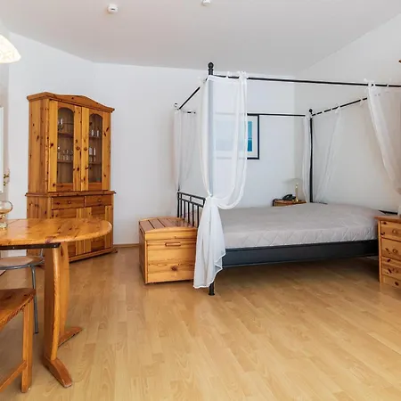 7 Eden Villa *